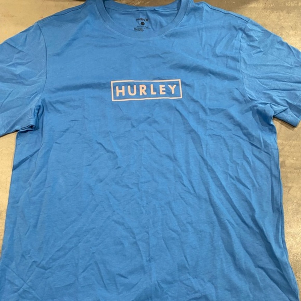 HURLEY tee in blue💙unisex but men's sizing! Just in time for dads day🕺🏻!!